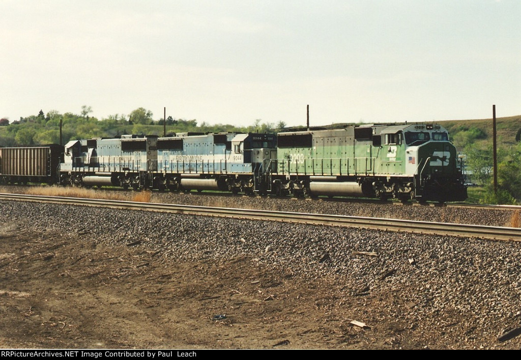 Coal loads ease east out of the yard